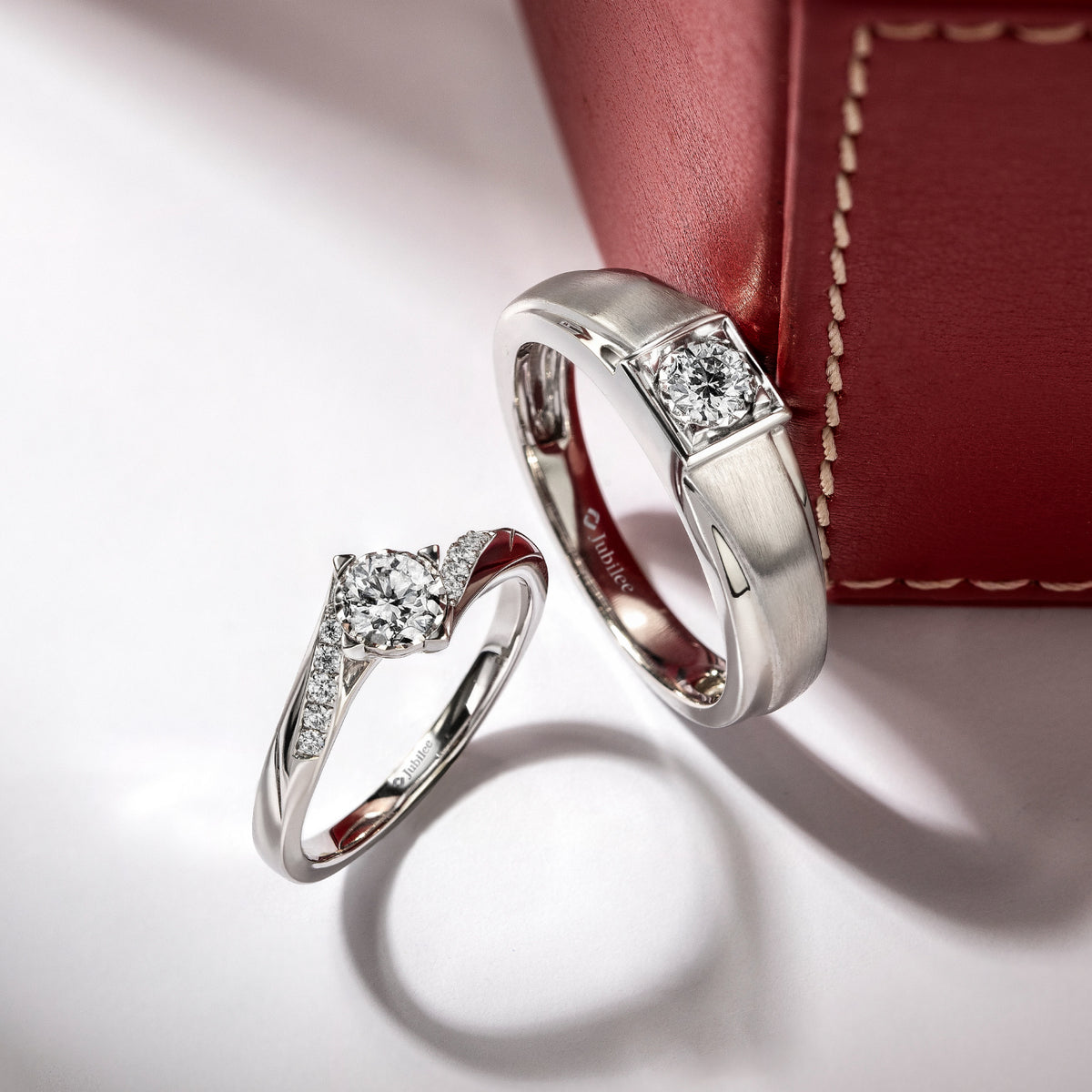 The Excellence of 19 Solitaire Twist Diamond Ring & Stunning