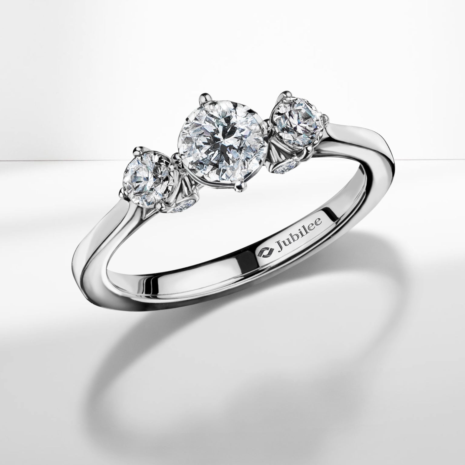 แหวนเพชร Mini Gravity of Love Solitaire Diamond Ring (Certificate: GIA)
