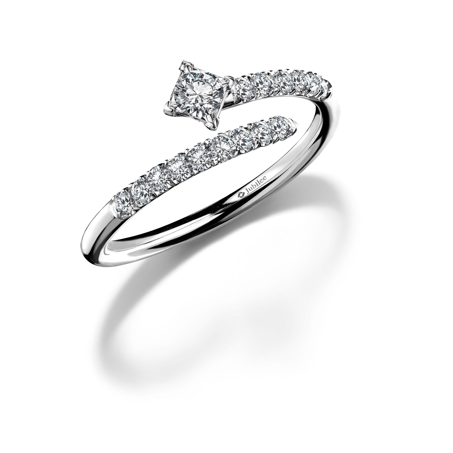แหวนเพชร Arrow of LoVe Diamond Line Ring