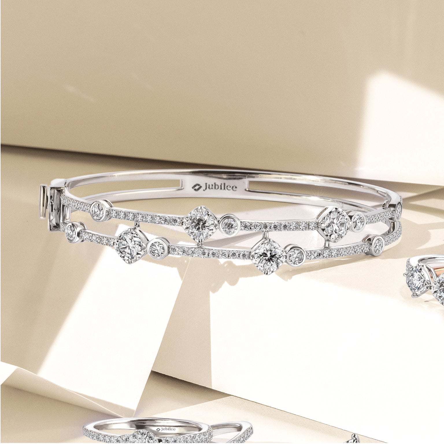 กำไลข้อมือเพชร Diamond Line of Galaxy Bangle (Certificate: GIA)