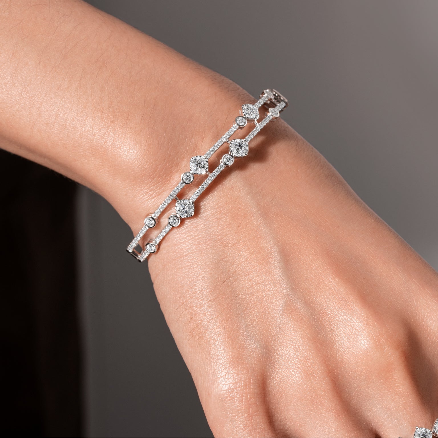 กำไลข้อมือเพชร Diamond Line of Galaxy Bangle (Certificate: GIA)