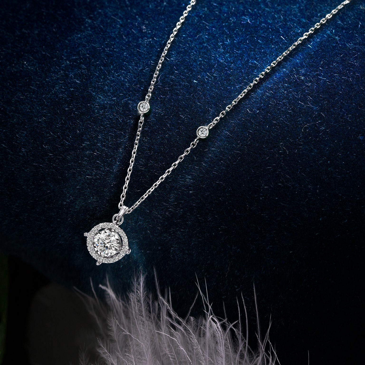 จี้เพชรพร้อมสร้อยคออิตาลี Charming Halo Pendant Necklace with Chain (Certificate: GIA)