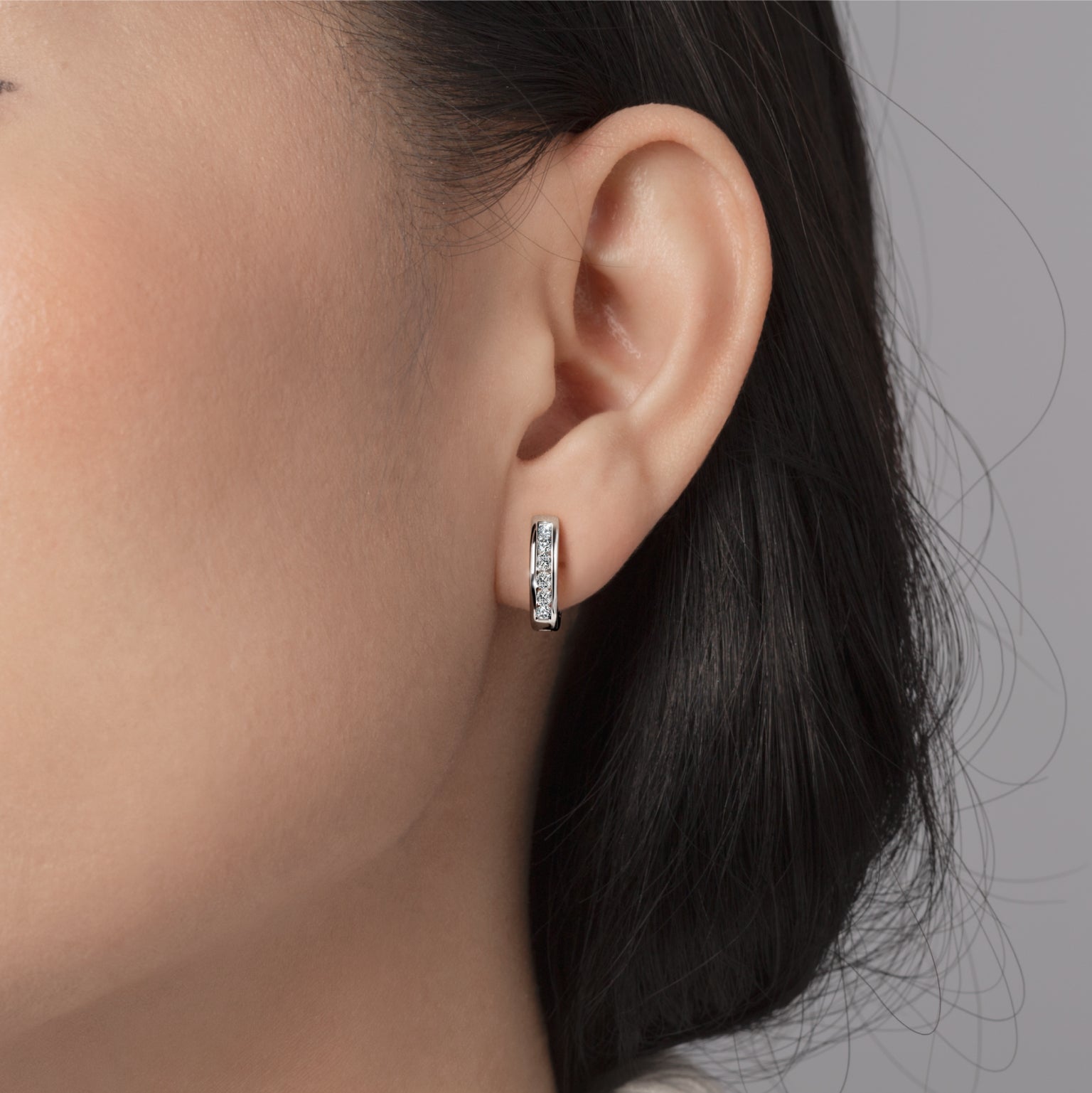 ต่างหูเพชร Channel Diamond Hoop Earrings