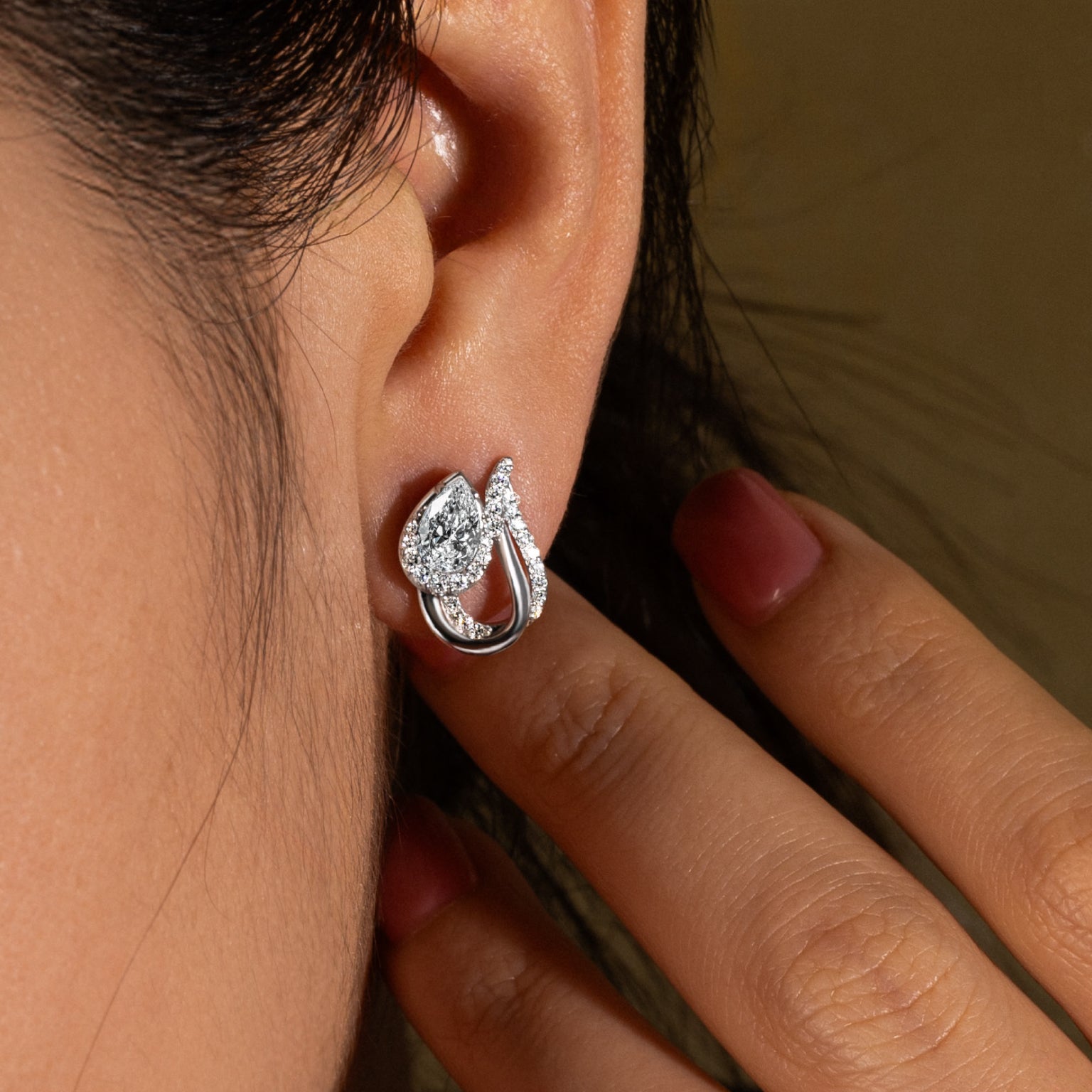 ต่างหูเพชร Serenity's Spiral Diamond Earrings