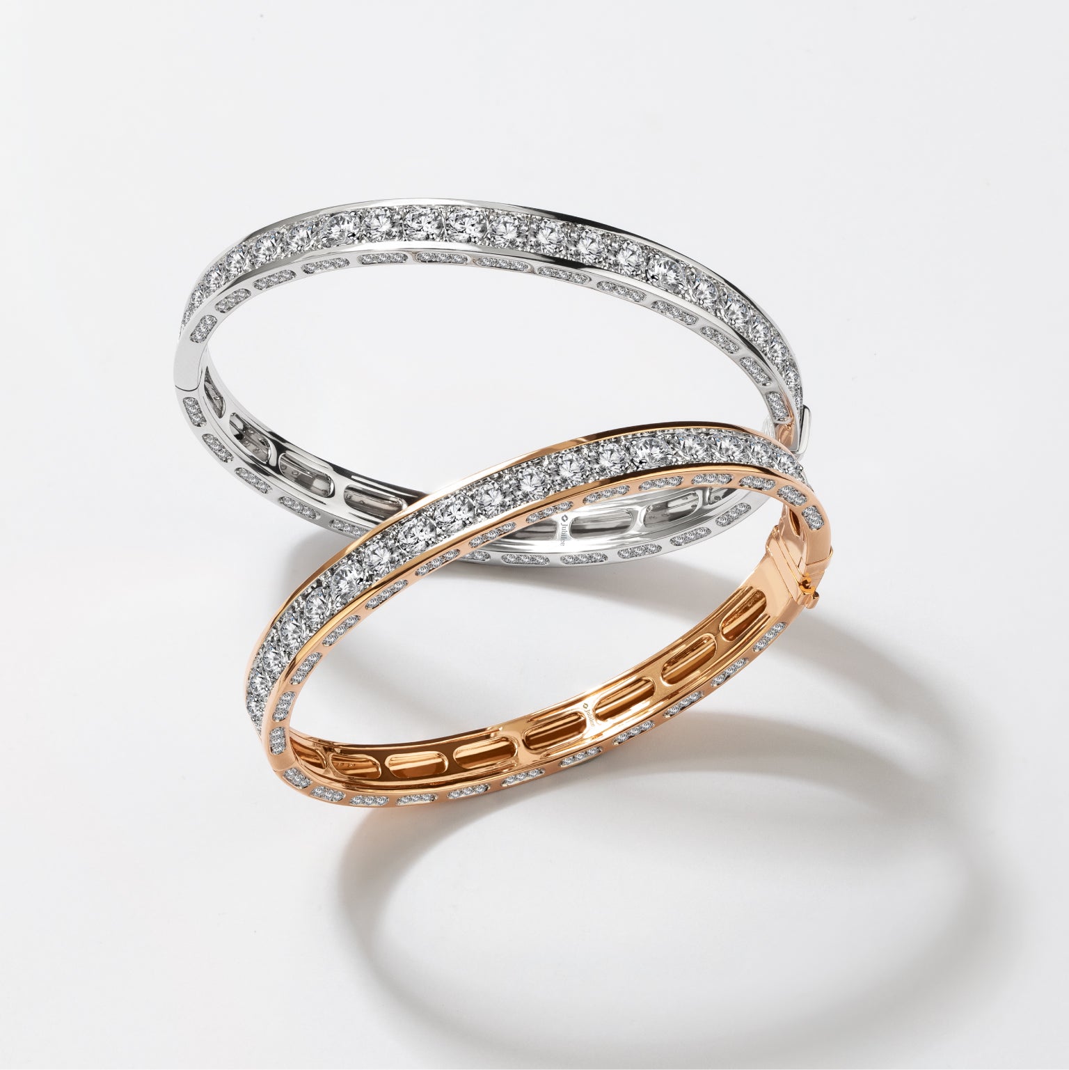 กำไลข้อมือเพชร Classic Whisper Bangle