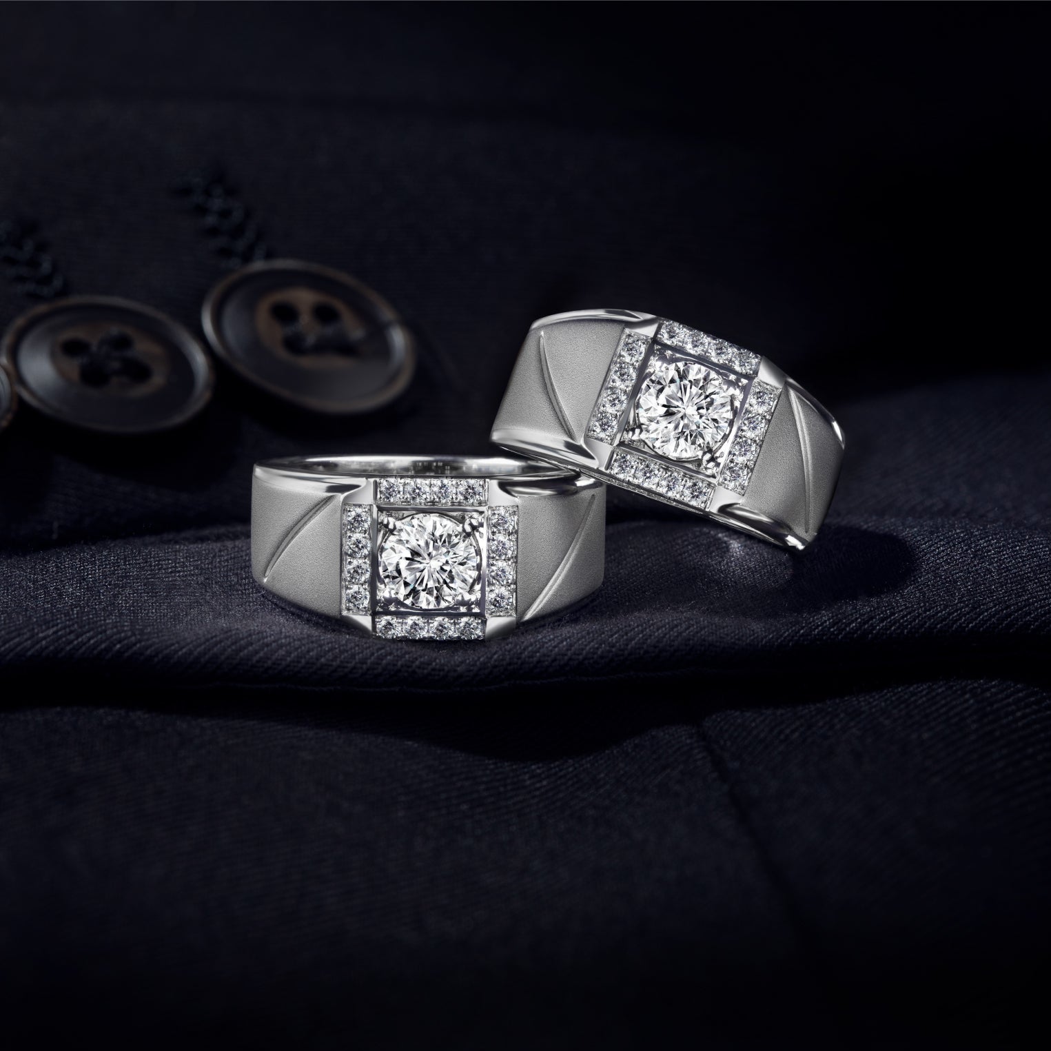 Defined Bond Lustre Ring