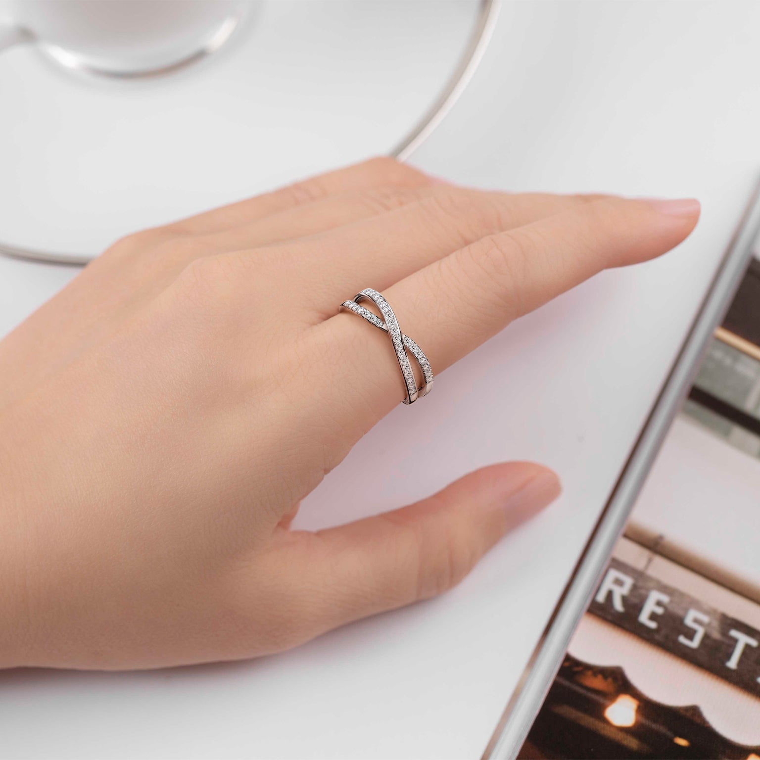 แหวนเพชร Diamond Line Cross Ring