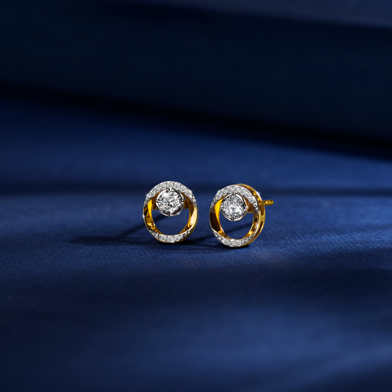 ต่างหูเพชร The Gleaming Spheroid Earrings