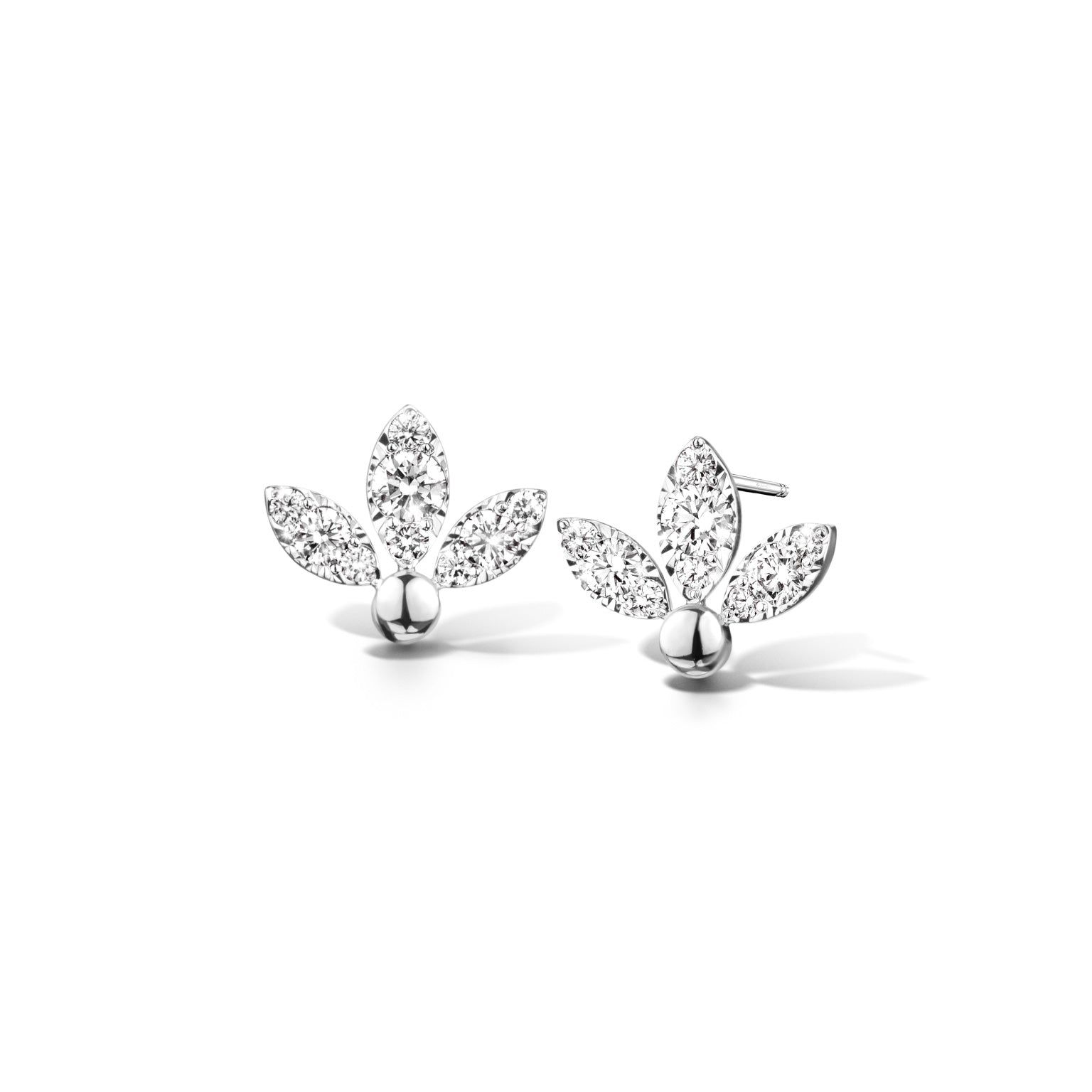 ต่างหูเพชร Victorious Bloom Triple Petal Stud Earrings