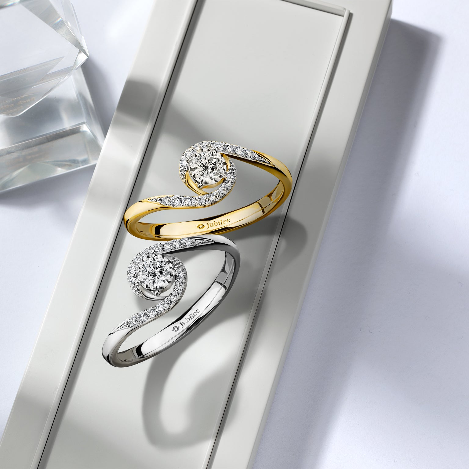 แหวนเพชร Embrace Sparkle Ring