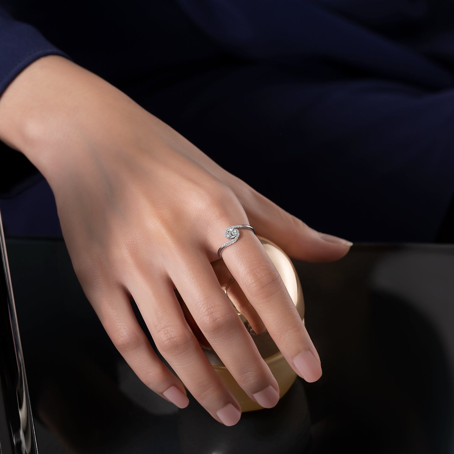 แหวนเพชร Embrace Sparkle Ring