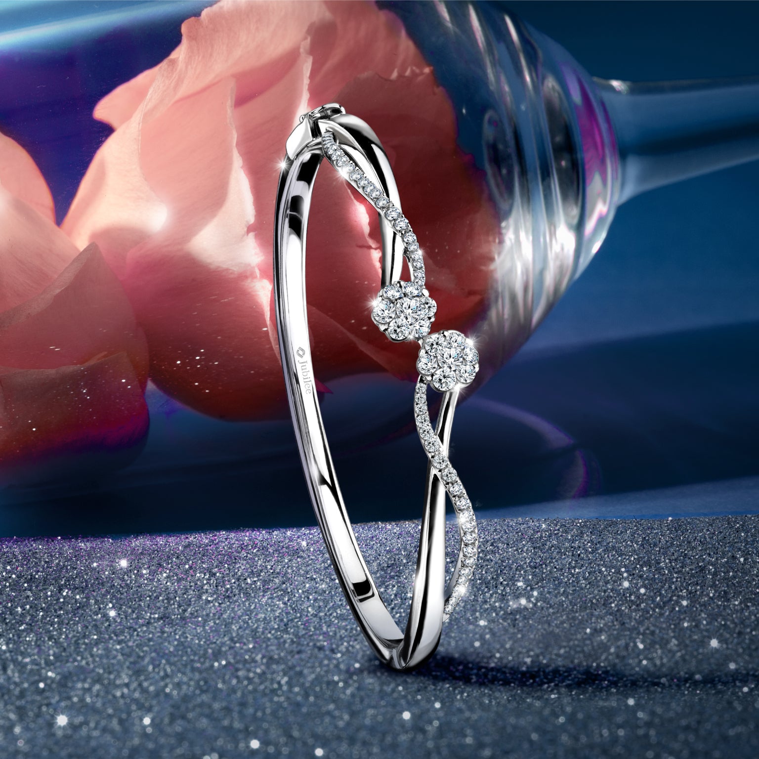 กำไลข้อมือเพชร Entwined Spiral Bloom Bangle