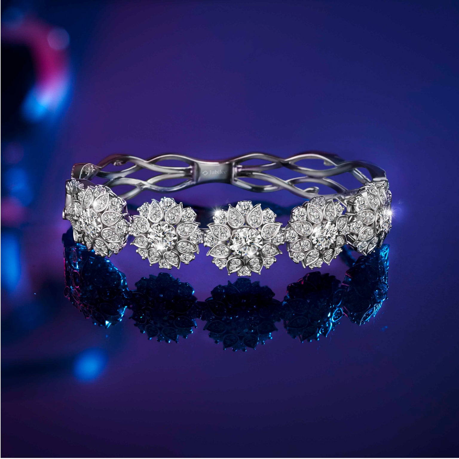 กำไลข้อมือเพชร Eternal Blossom Bangle