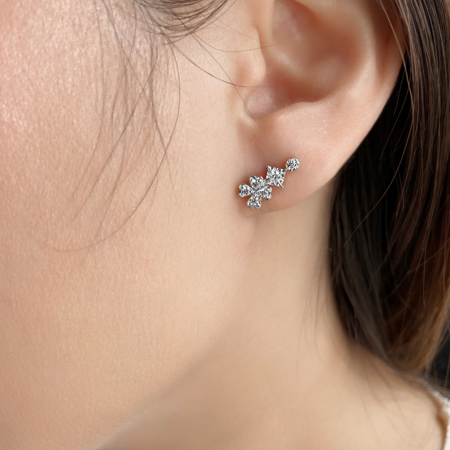 GENTLE BLOWN FLOWERS EARRINGS diamond earrings