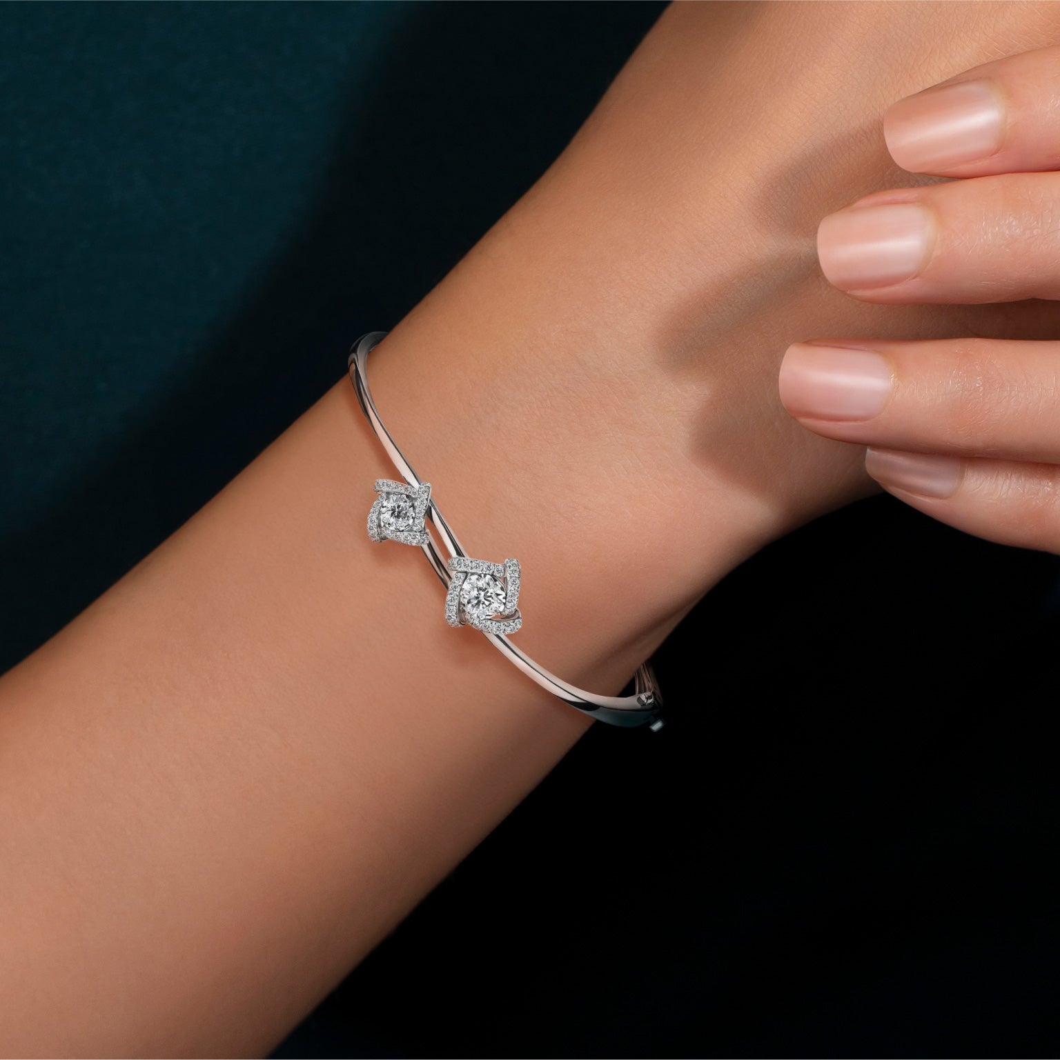 GENTLE TWIST FLOWER BANGLE diamond bracelet