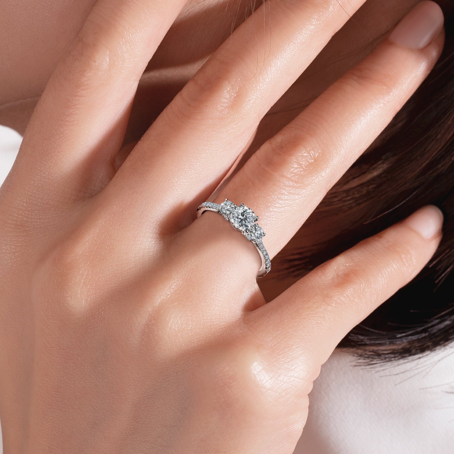 แหวนเพชร Gravity of Love Solitaire Diamond Ring (Certificate: GIA)