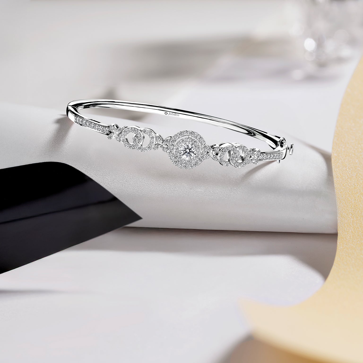 Halo Sweet Twist Bangle Diamond Bracelet