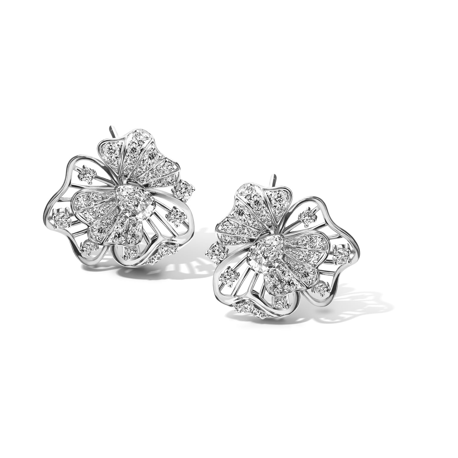 ต่างหูเพชร Le Ruban Fleur Earrings