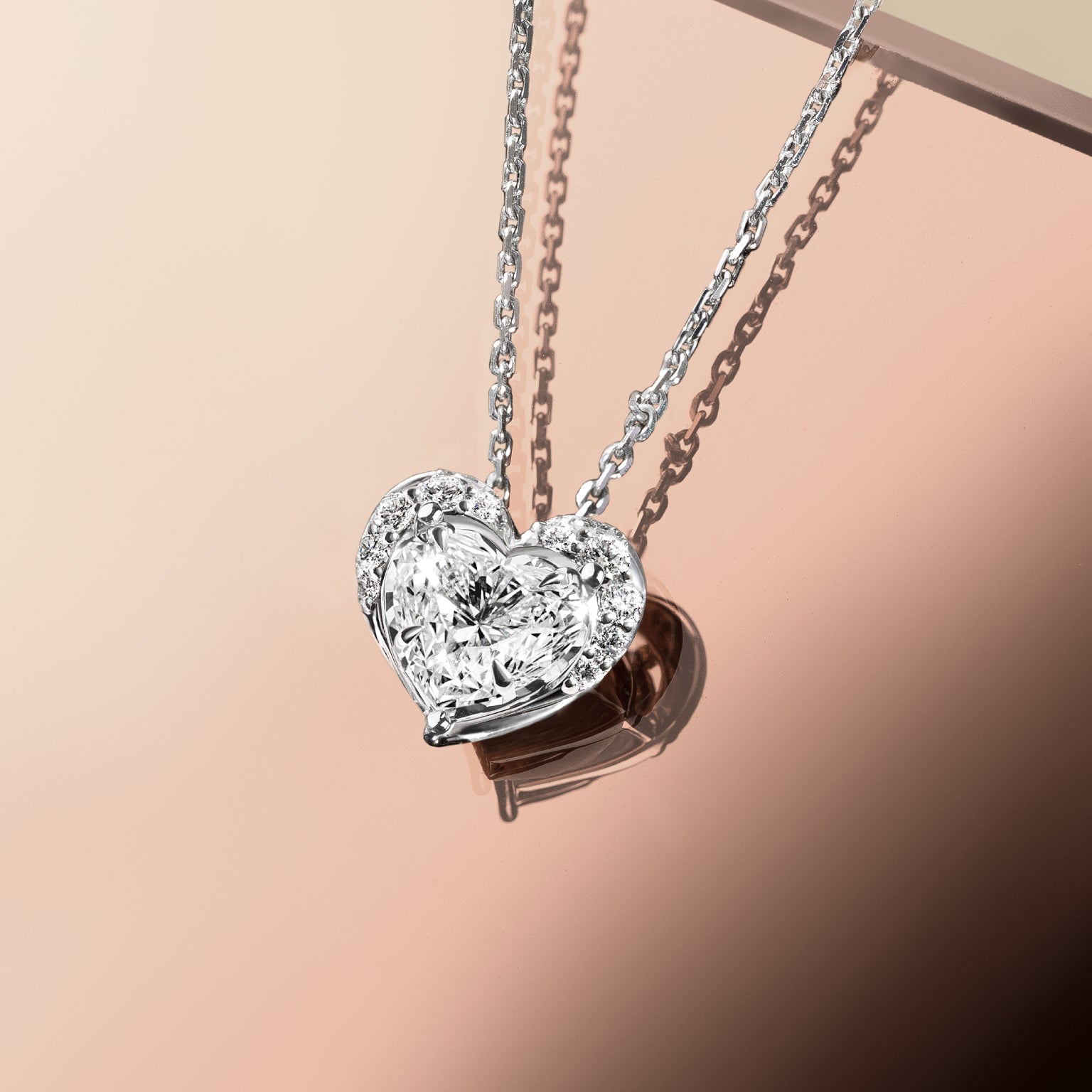 จี้เพชร Refined Romance: Unique Heart Pendant