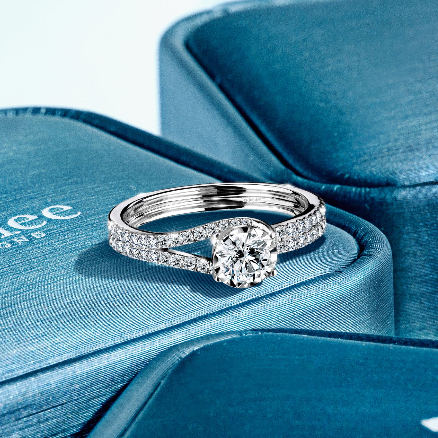 แหวนเพชร Loop of Eternity Excellence Ring (Certificate: GIA)