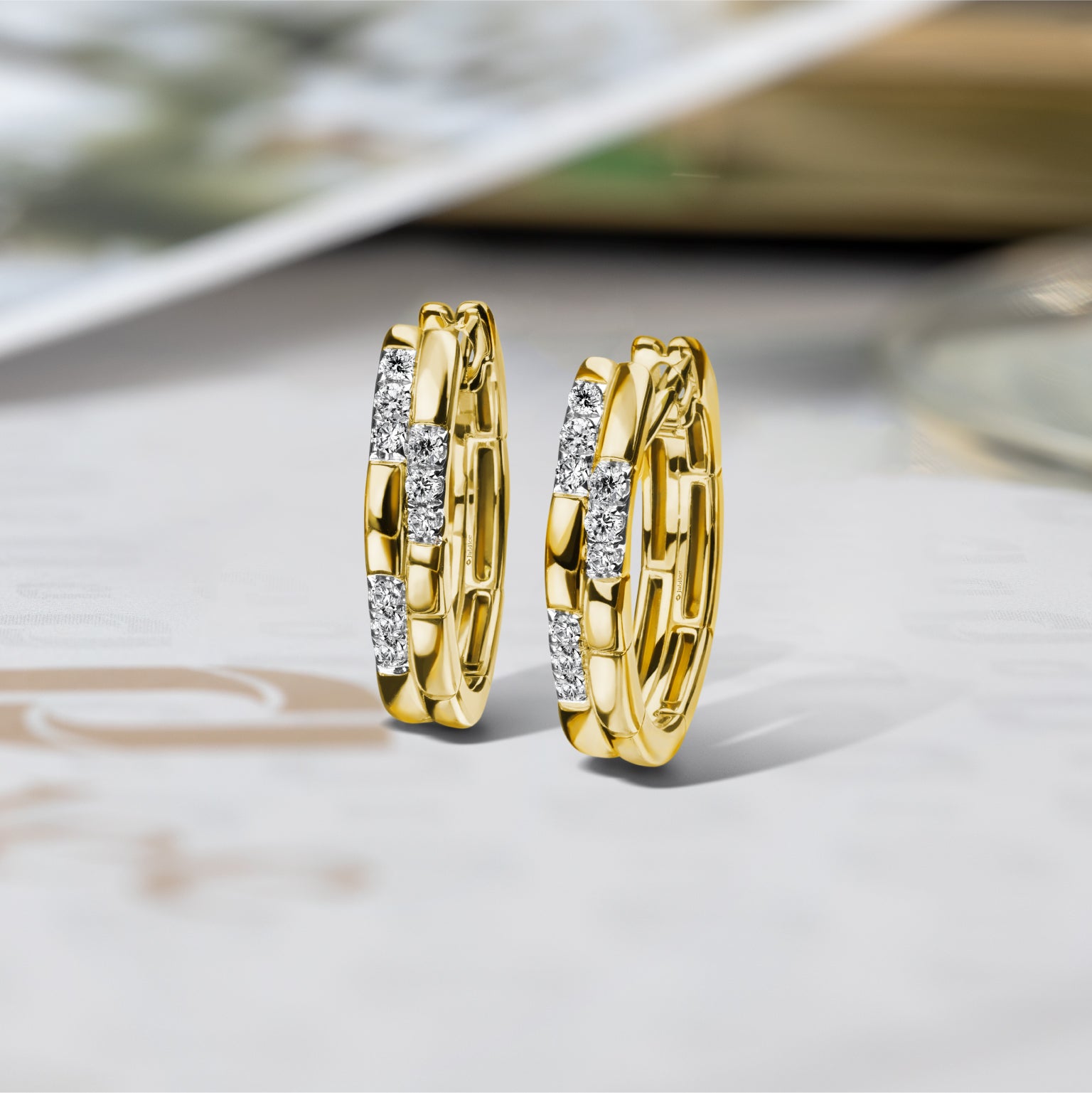 ต่างหูเพชร Lumiere Brique Pave’ Hoop Earrings