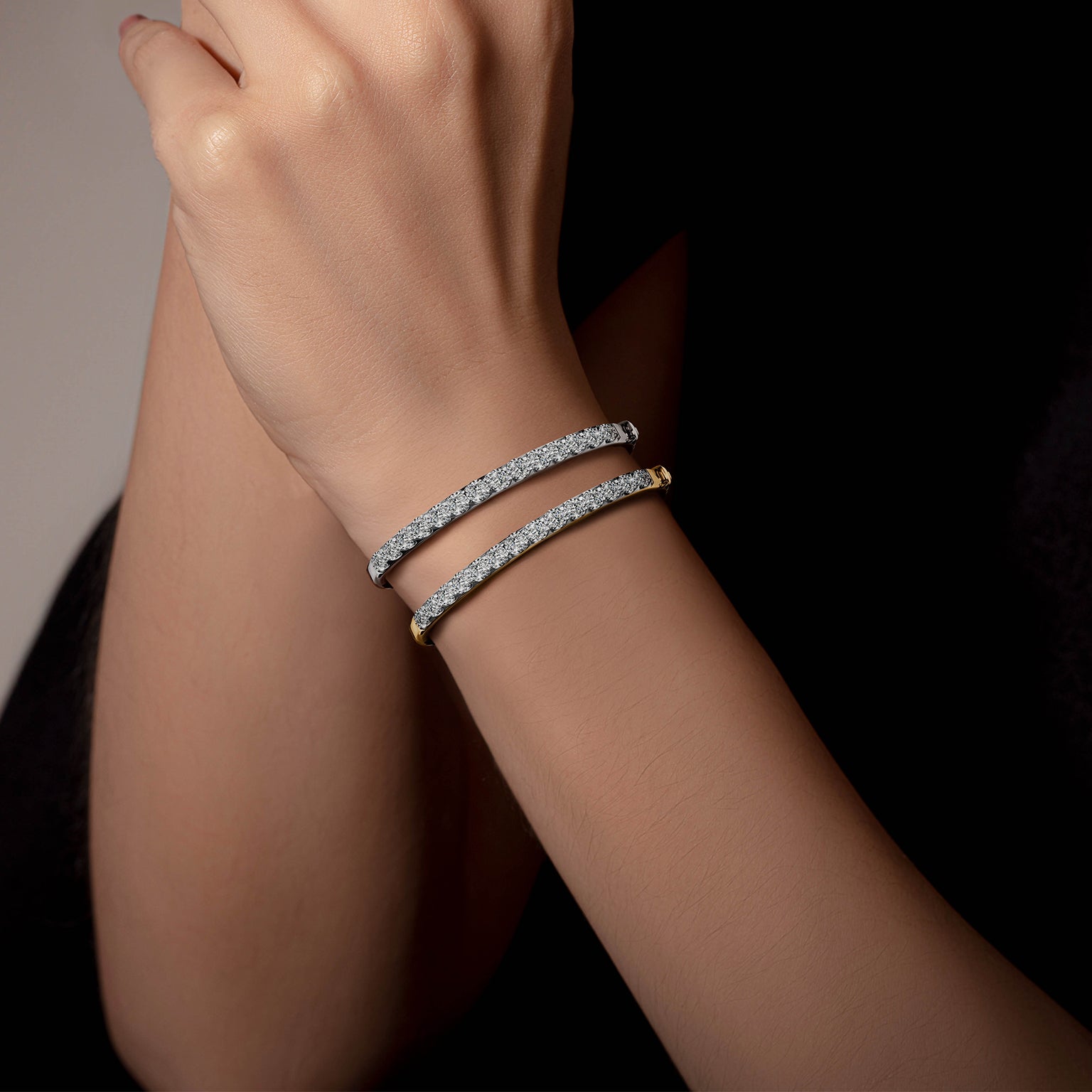 กำไลข้อมือเพชร The Radiant Diamond Line Bangle