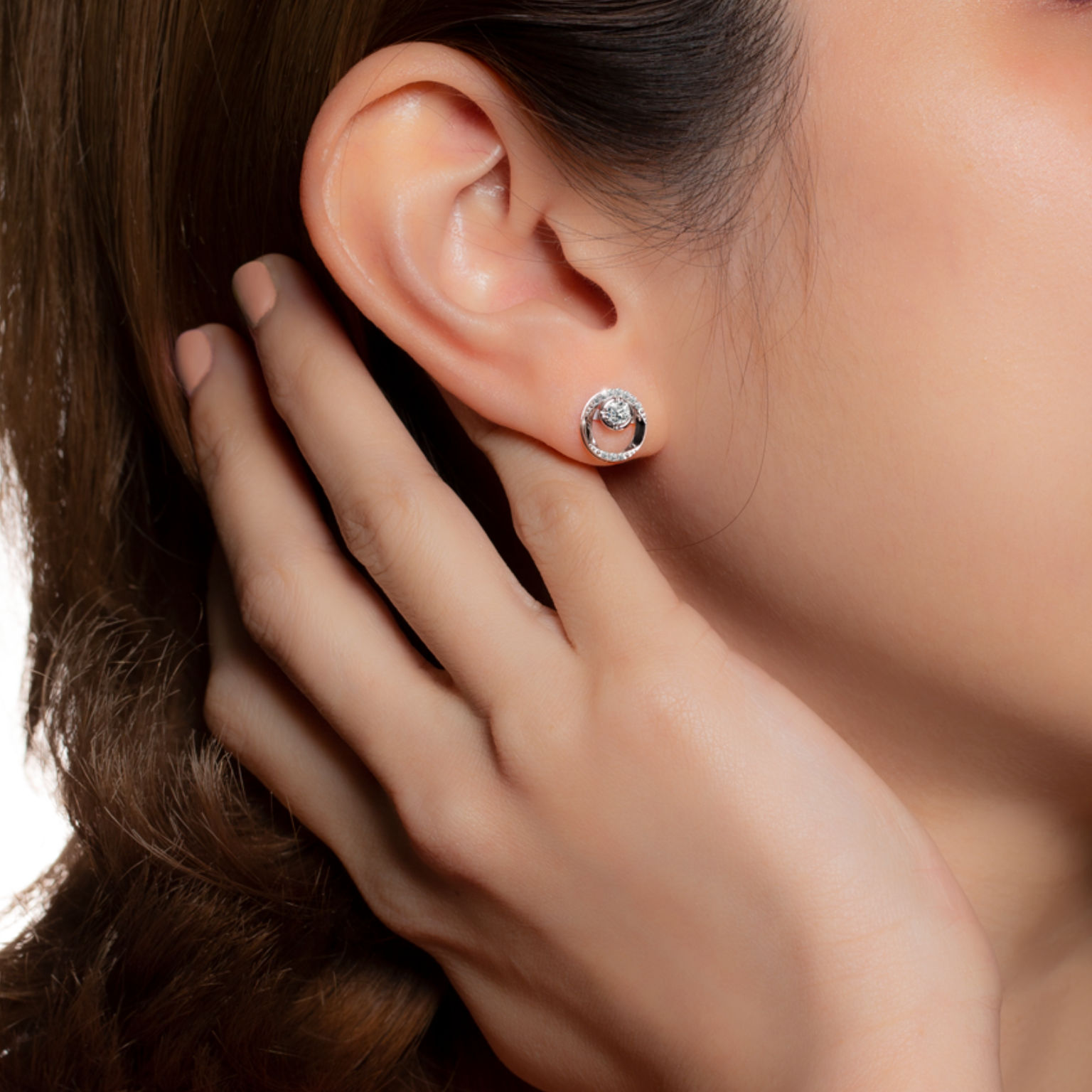 ต่างหูเพชร The Gleaming Spheroid Earrings