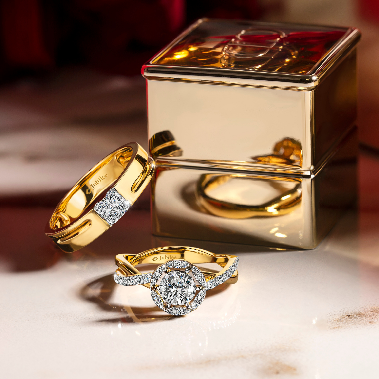 แหวนเพชร Sparkle Twist Halo Ring & Lifestyle Square Power Ring