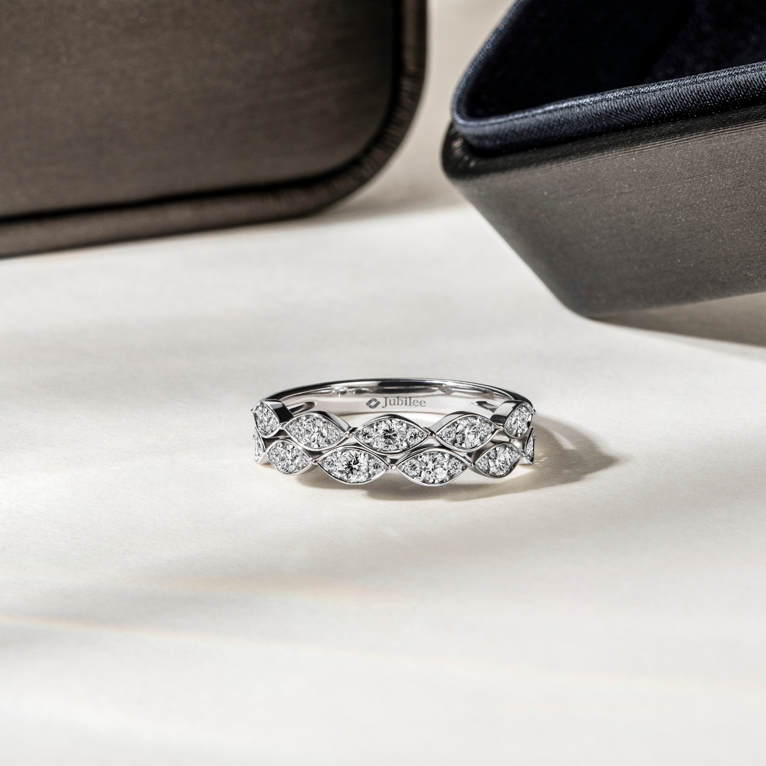 แหวนเพชร Classic Wave Diamond Line Ring