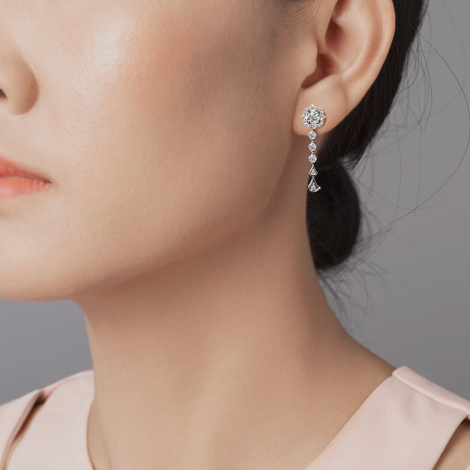 ต่างหูเพชร Flourish Dangle Earrings