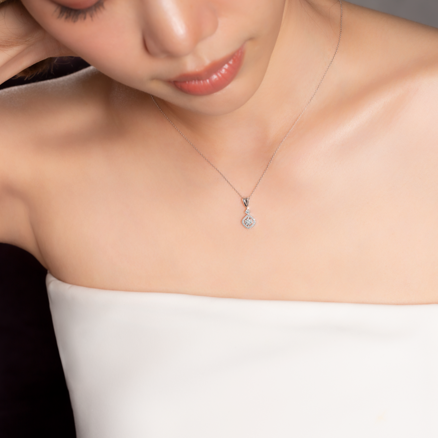 จี้เพชร Rhombus Halo Diamond Pendant