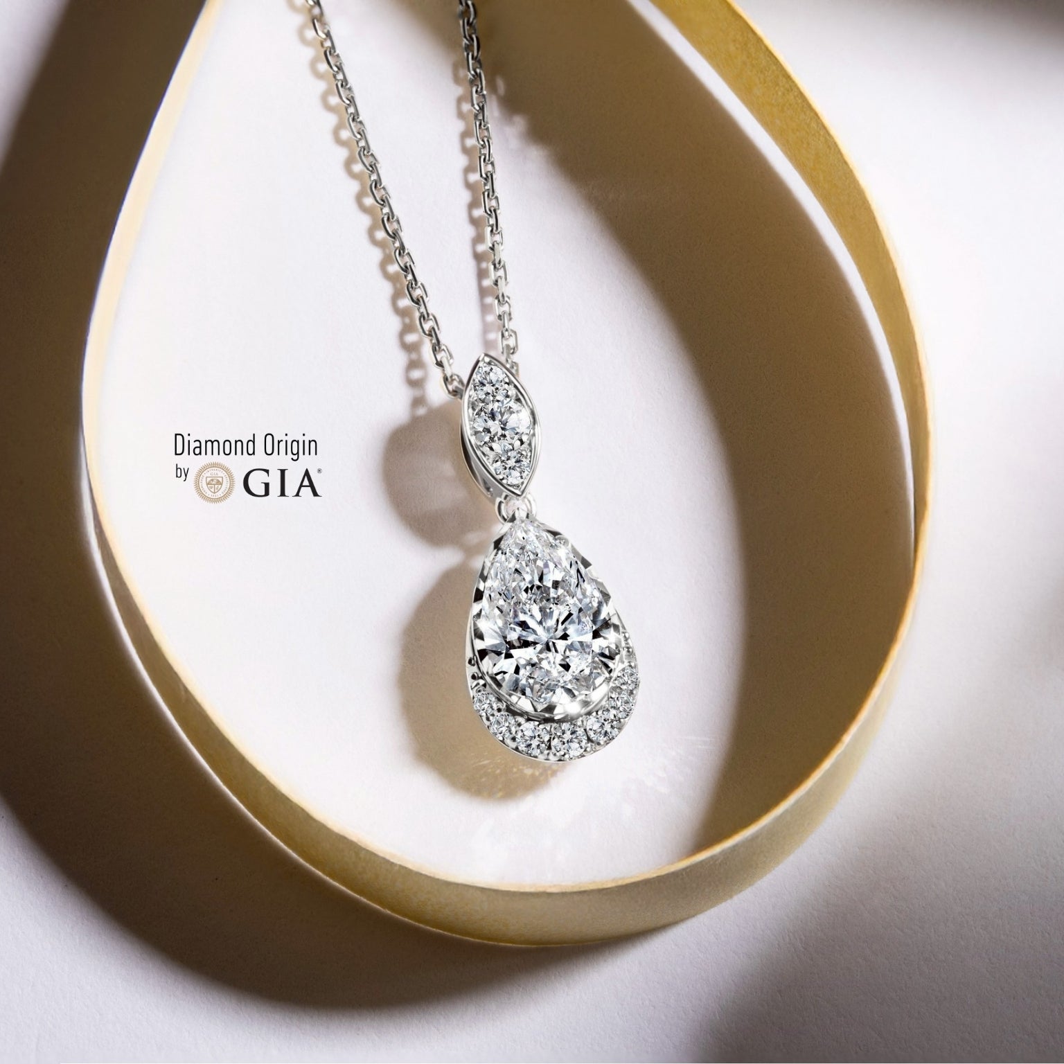 จี้เพชร Radiant Me: The Pear-fect Glow