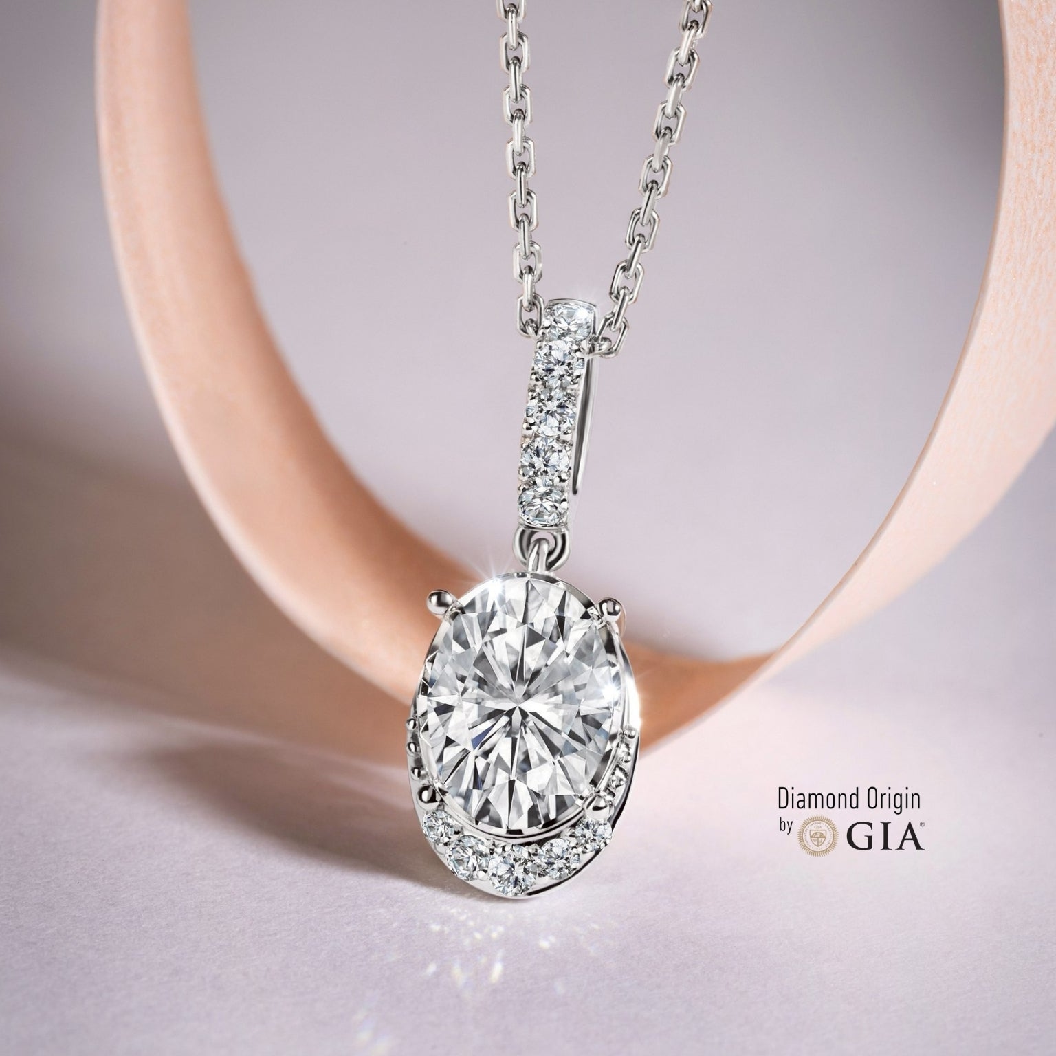 จี้เพชร Radiant Me: The Oval Aura