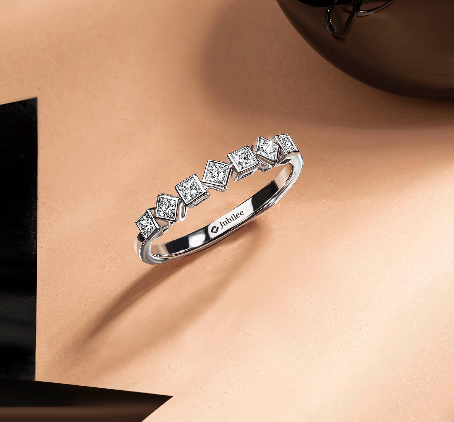 แหวนเพชร Princess Cut Diamond Line Ring