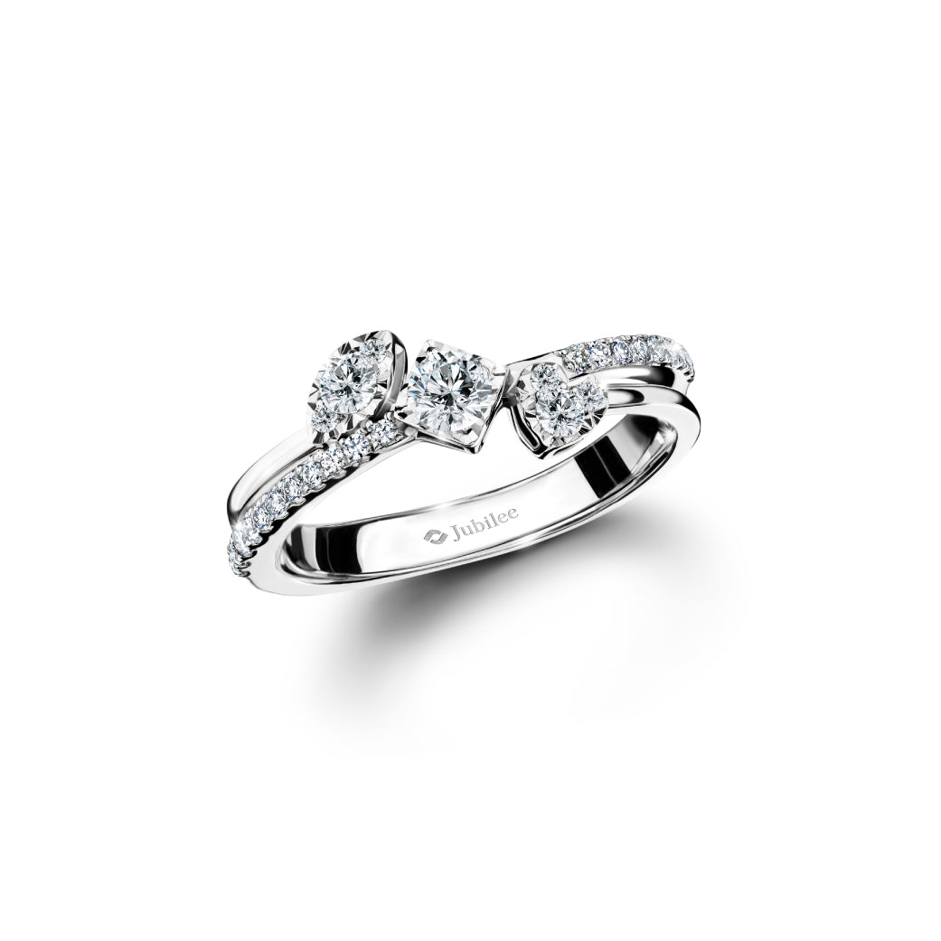 แหวนเพชร Three Diamonds Loop Ring