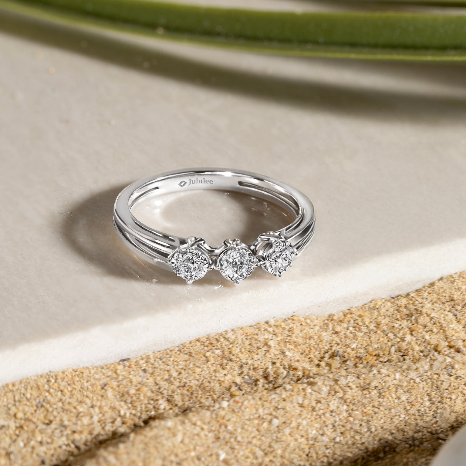 แหวนเพชร Tres Amigas Diamond Ring