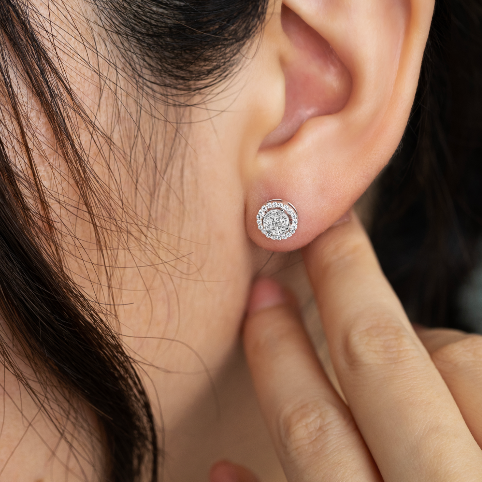ต่างหูเพชร Glistening Halo Studs