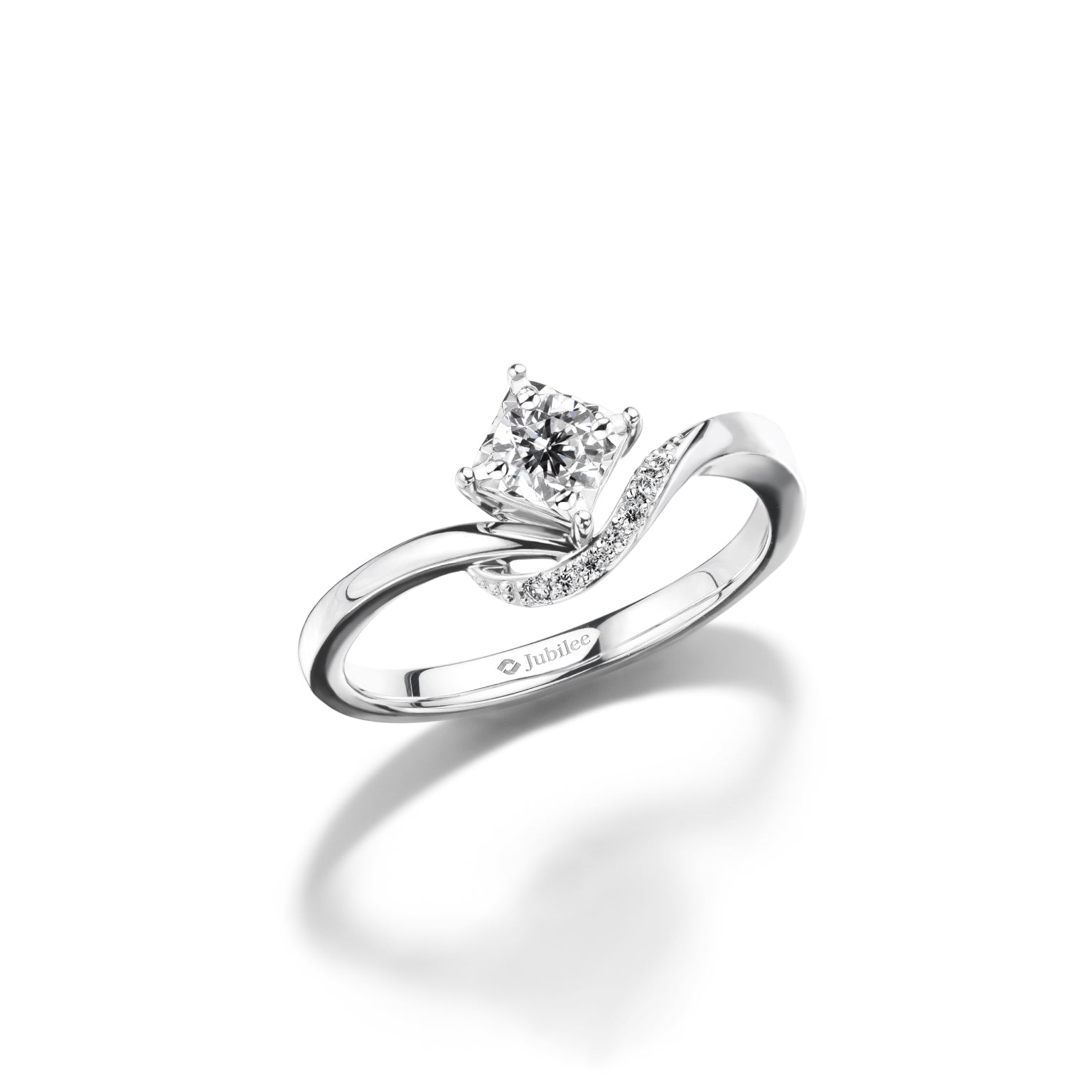 แหวนเพชร The Essential Glow Ring