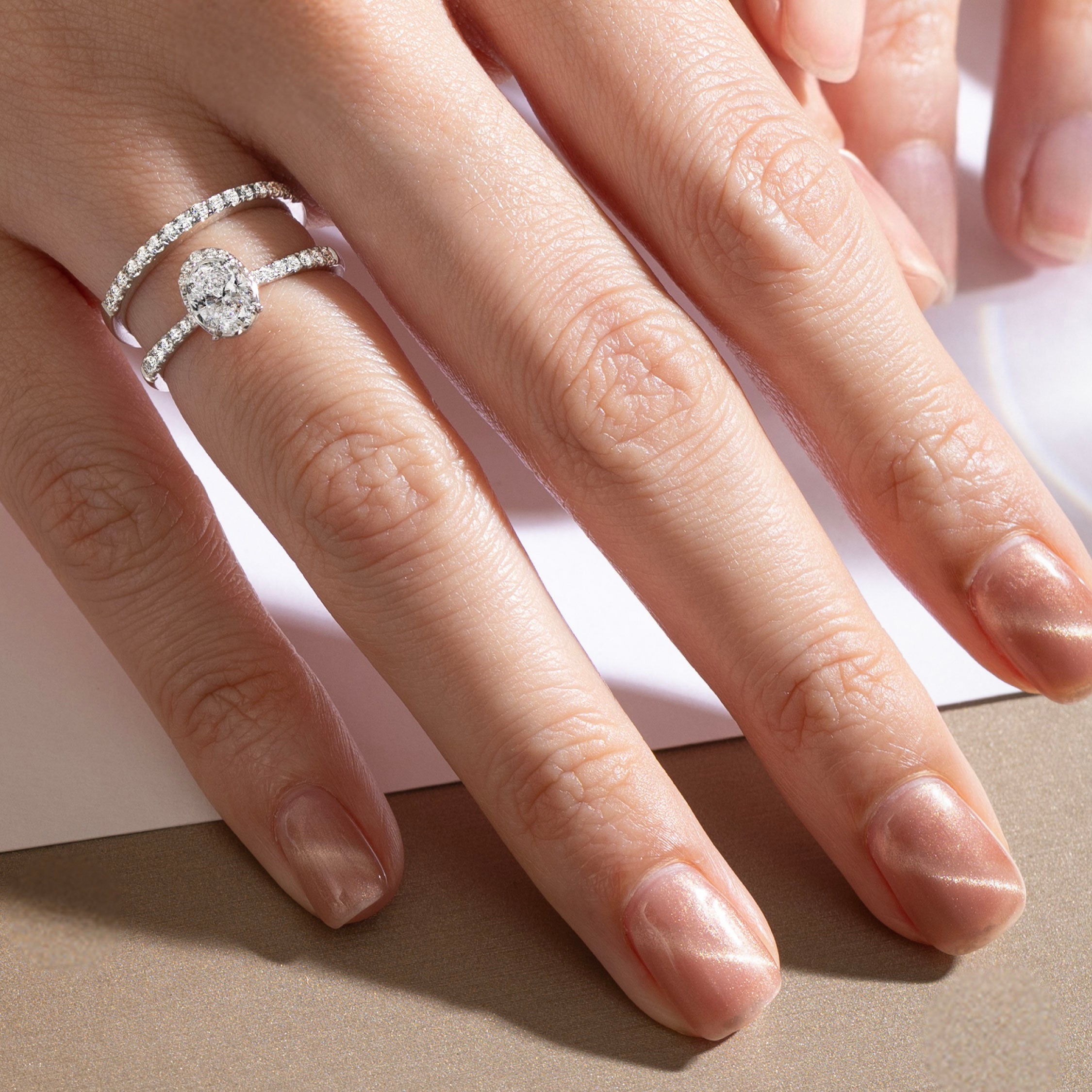 แหวนเพชร Radiant Me: The Oval Aura Ring