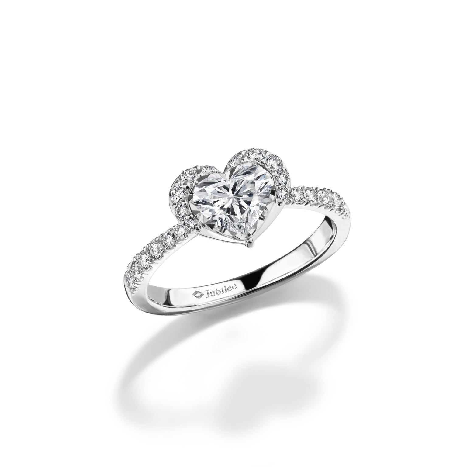 แหวนเพชร Refined Romance: Unique Heart Ring