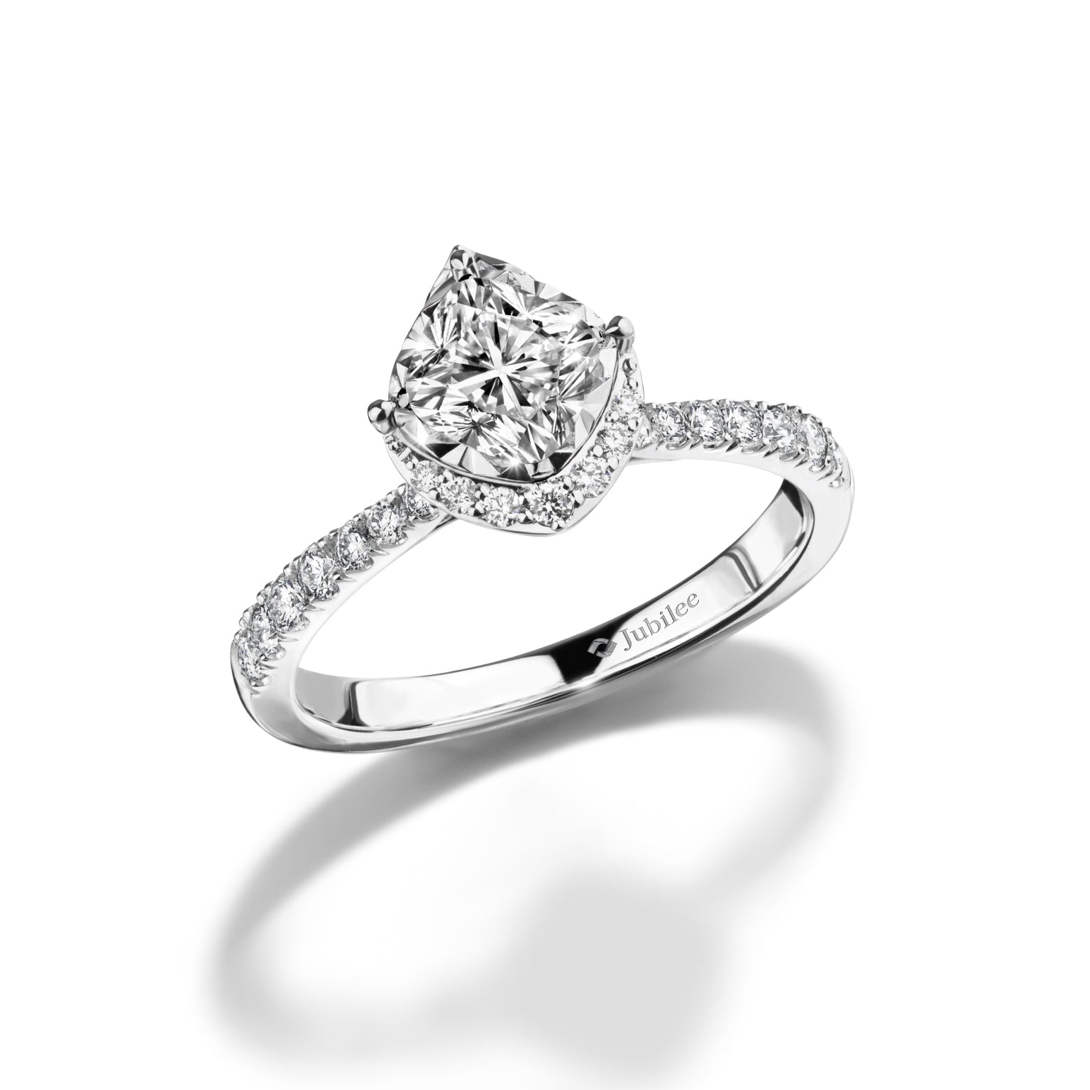 แหวนเพชร Radiant Me: Cushion Belle Ring