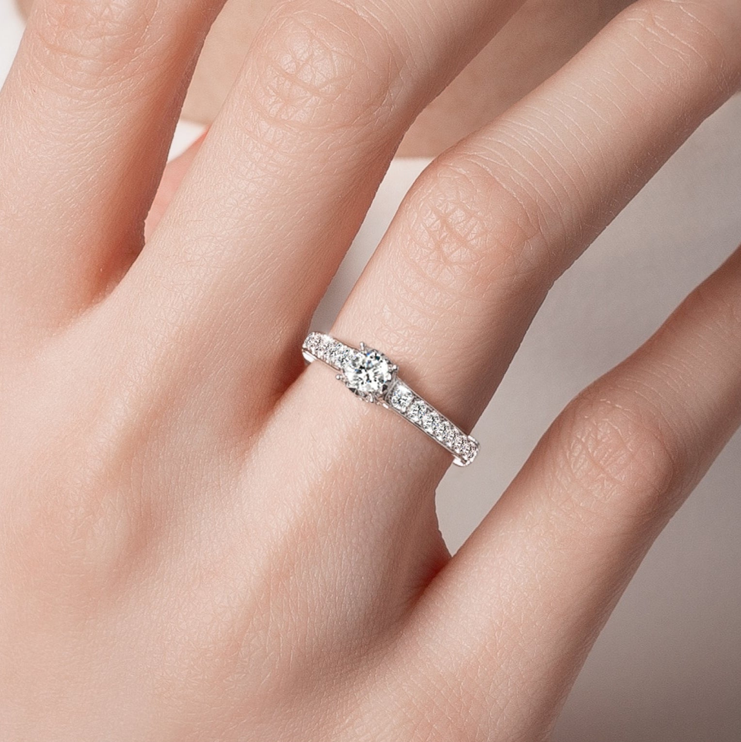 แหวนเพชร Radiance Pave Solitaire Ring