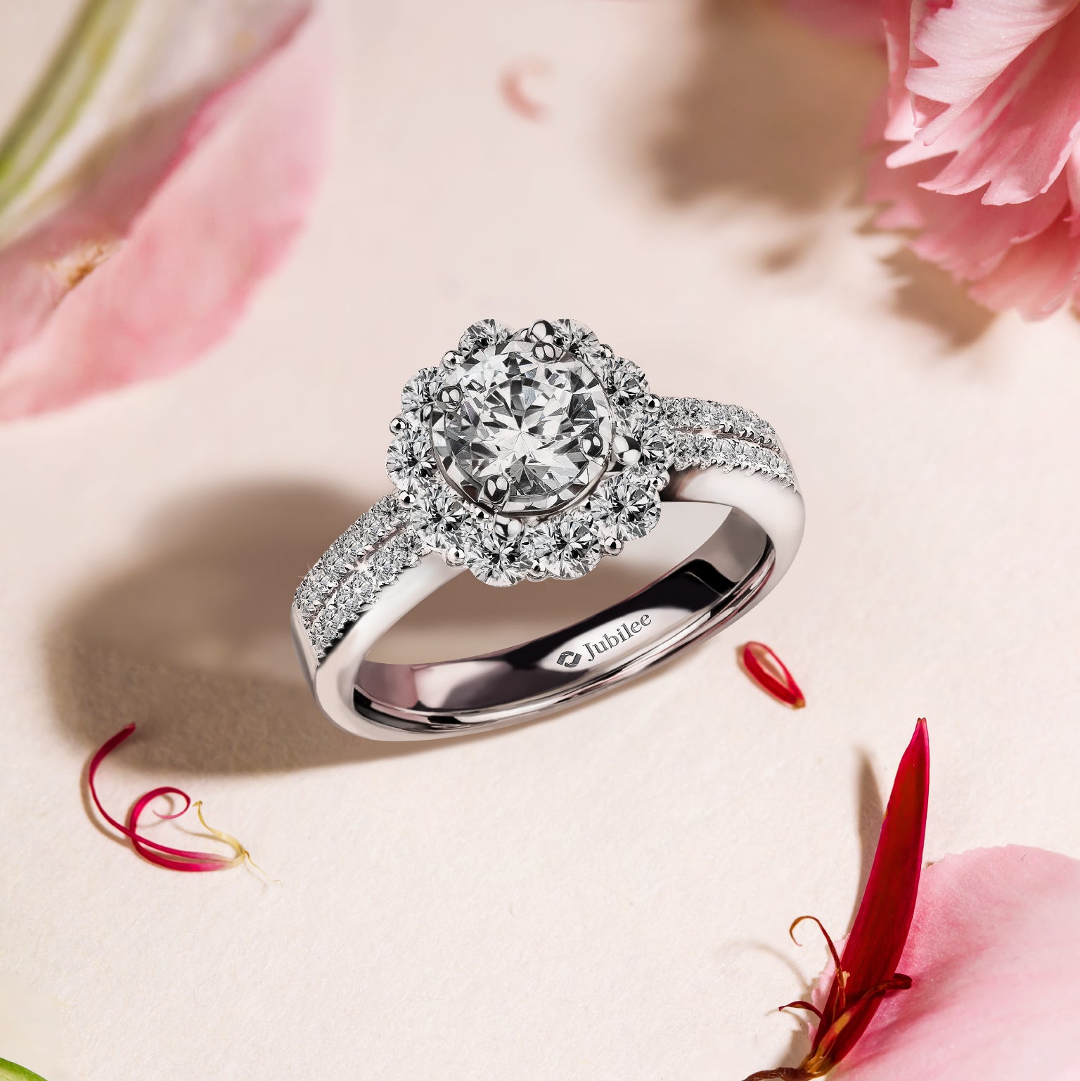 แหวนเพชร Radiant Halo Gleam Ring