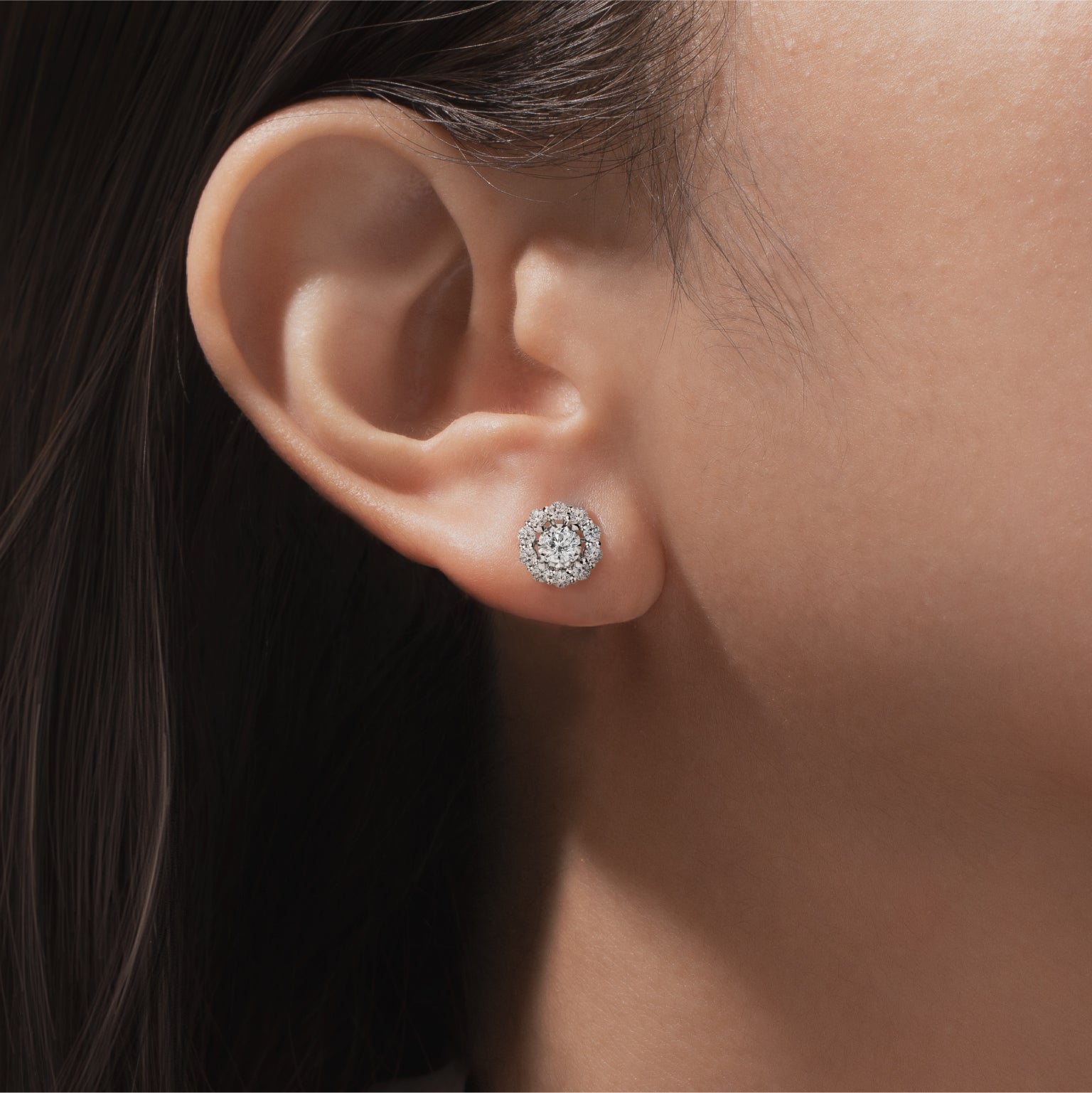 ต่างหูเพชร Radiant Halo Luminance Earrings