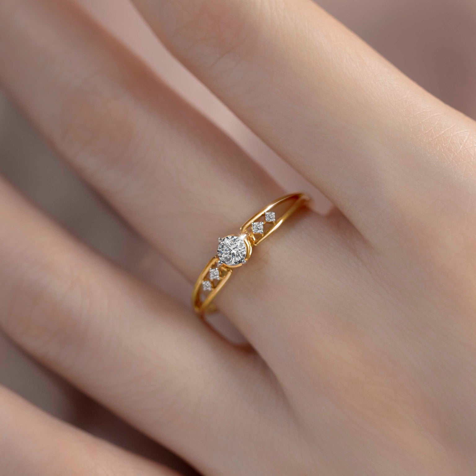 แหวนเพชร Shadows Quintet Solitaire Ring