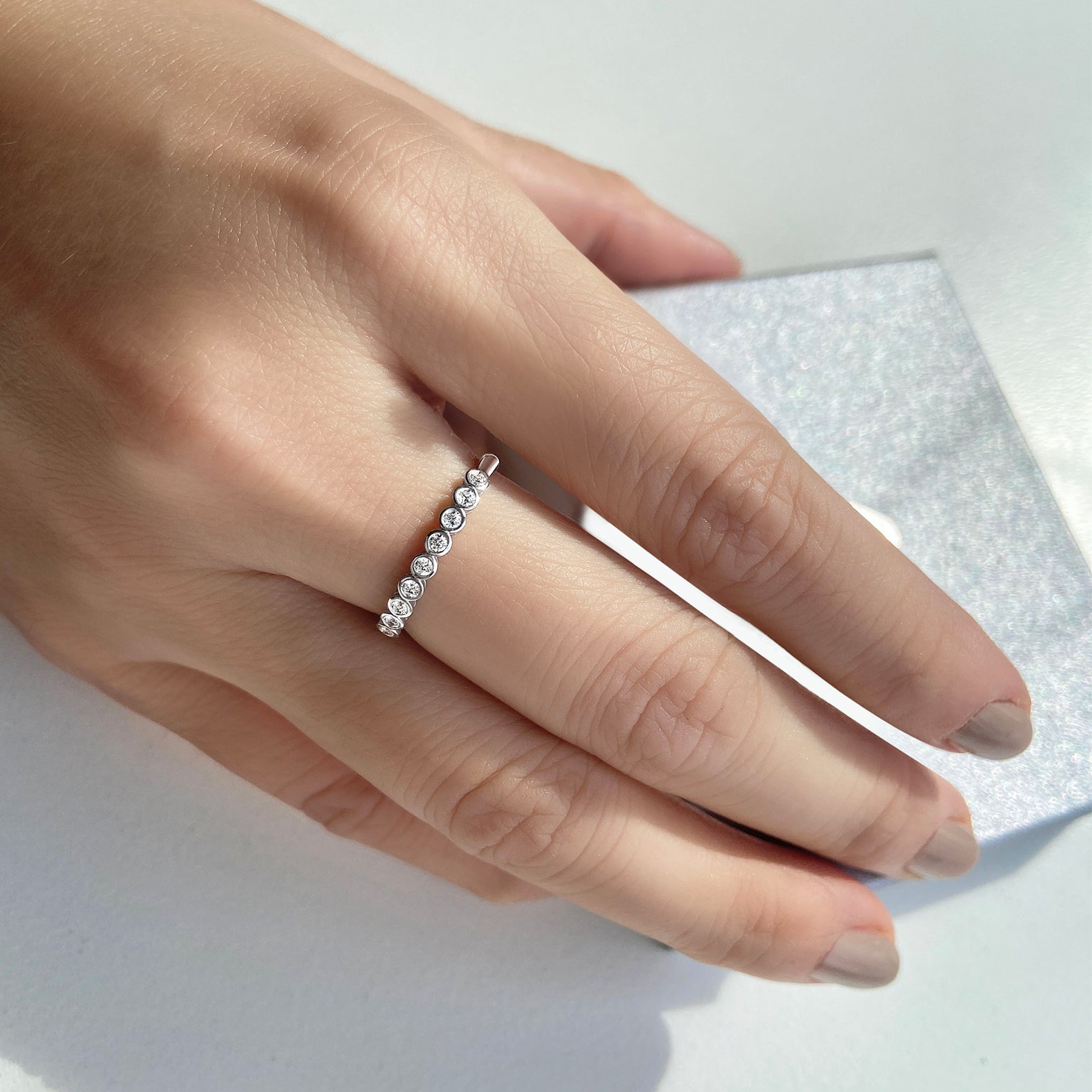 แหวนเพชร Sleek Serenity Modern Ring