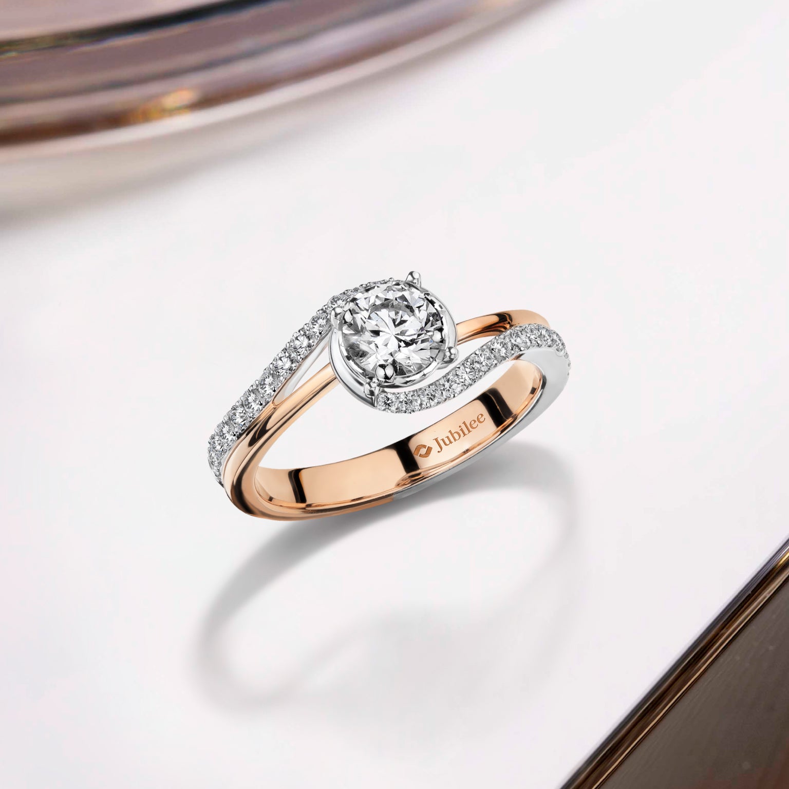 แหวนเพชร Solitaire Twist Brilliance Ring
