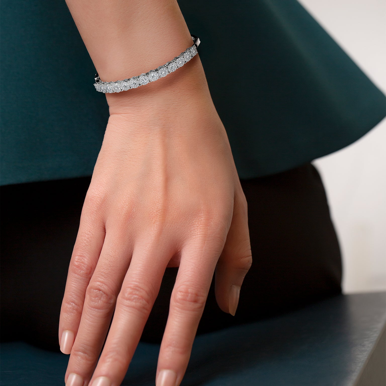 กำไลข้อมือเพชร Sparkle Diamond Line Glow Bangle