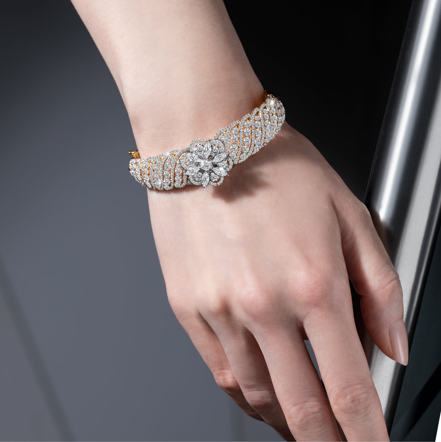 กำไลข้อมือเพชร The Enchanted Garden Bangle