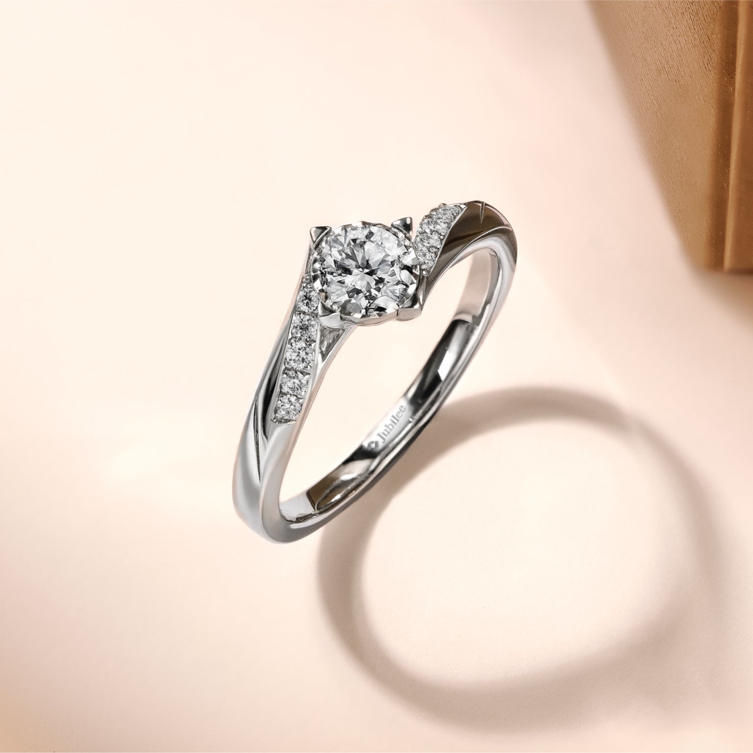 The Excellence of 19 Solitaire Twist Diamond Ring